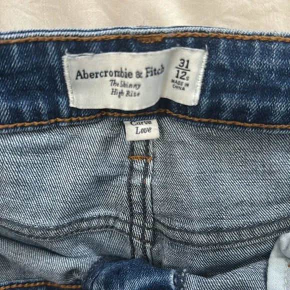 Abercrombie Curve Love High Rise Skinny Jean - Picture 2 of 3